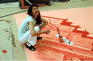 Regine malt Kulisse für »Barbier von Sevilla«