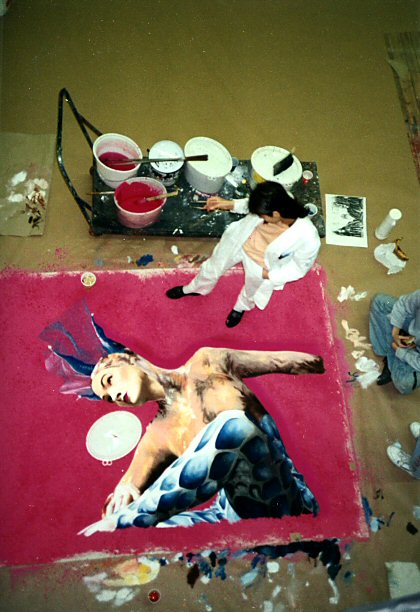 Regine arbeitet an Kulisse frs Varieté - Bildnis einer Trapezkünstlerin